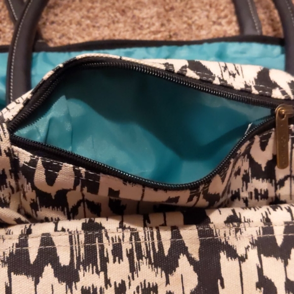 Cynthia Rowley B&W Ikat Weekender Bag - Picture 7 of 12